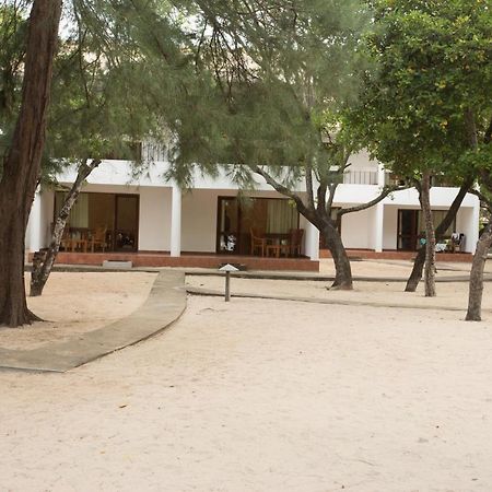 Nilaveli Beach Hotel Exterior photo