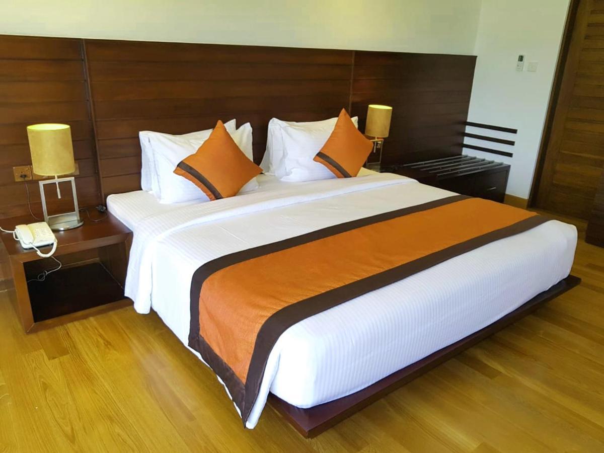 Nilaveli Beach Hotel Exterior photo
