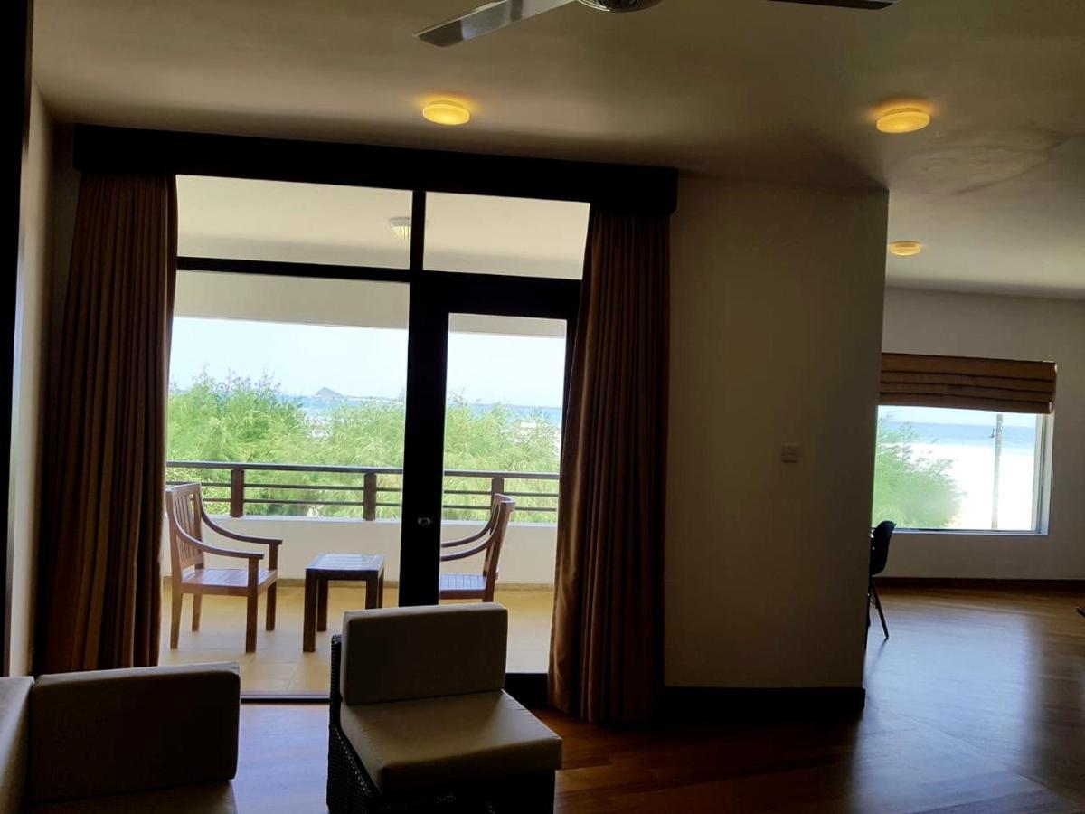 Nilaveli Beach Hotel Exterior photo