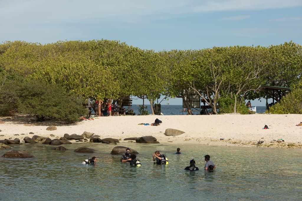Nilaveli Beach Hotel Exterior photo