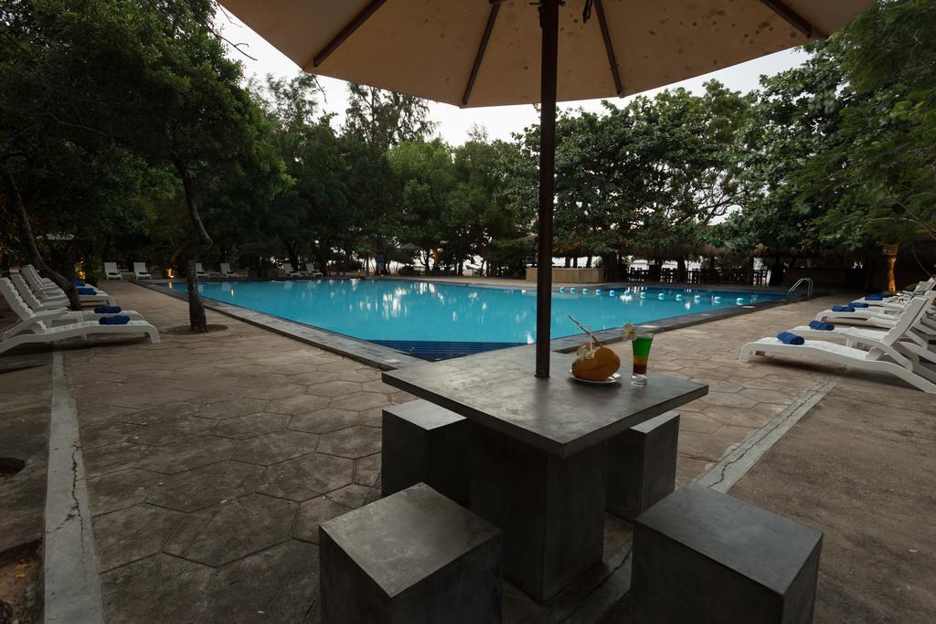 Nilaveli Beach Hotel Exterior photo
