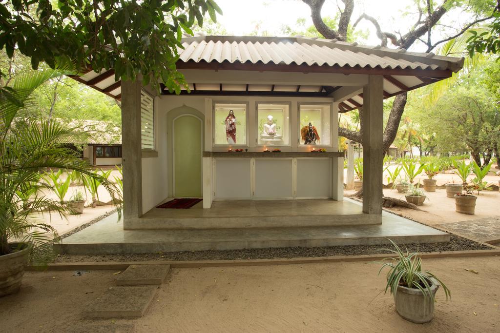 Nilaveli Beach Hotel Exterior photo