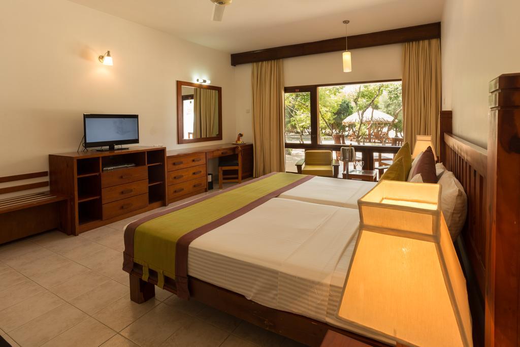 Nilaveli Beach Hotel Exterior photo