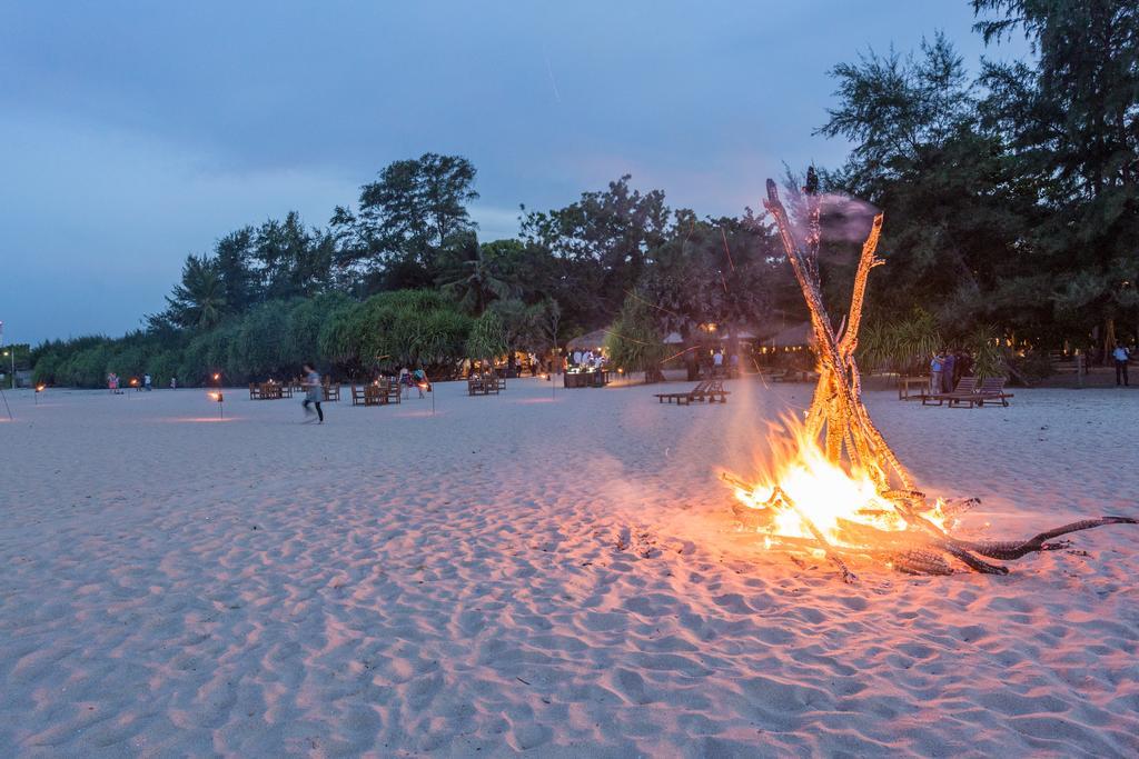 Nilaveli Beach Hotel Exterior photo