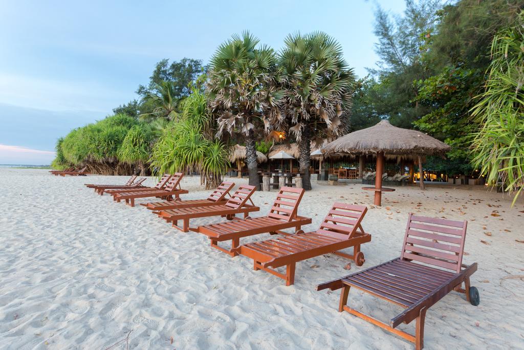 Nilaveli Beach Hotel Exterior photo