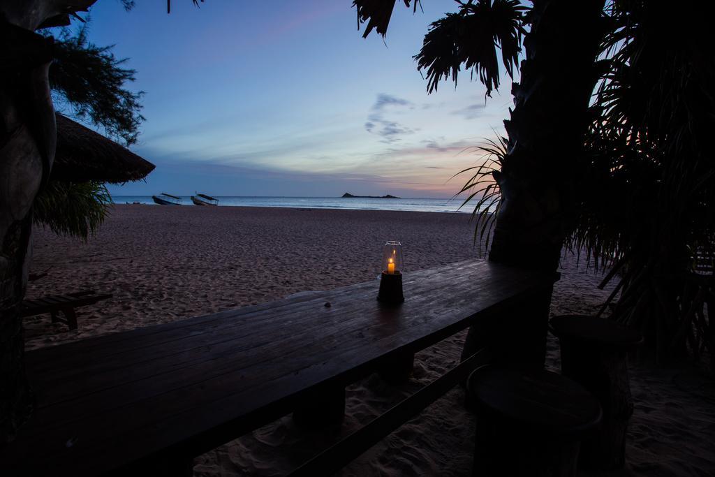 Nilaveli Beach Hotel Exterior photo
