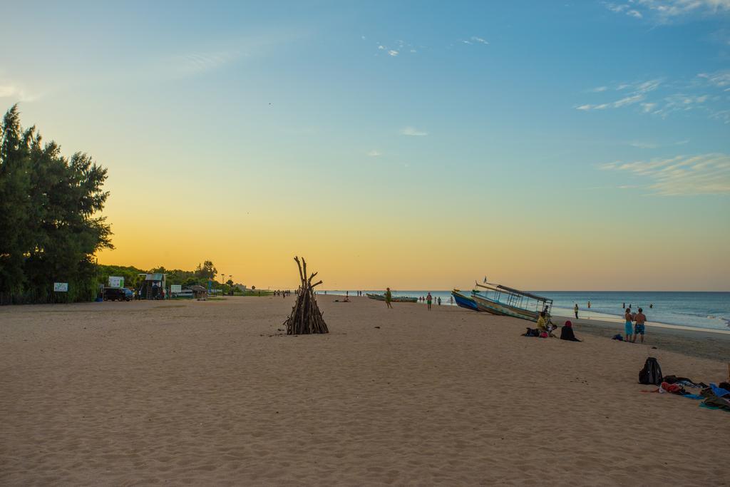 Nilaveli Beach Hotel Exterior photo