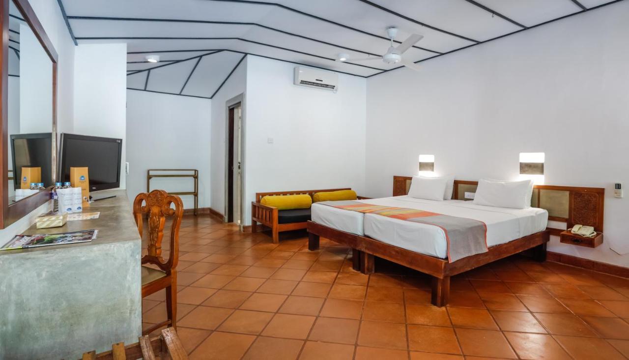 Nilaveli Beach Hotel Exterior photo