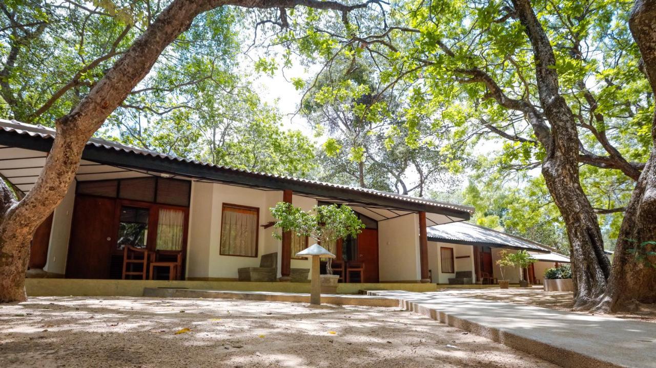 Nilaveli Beach Hotel Exterior photo