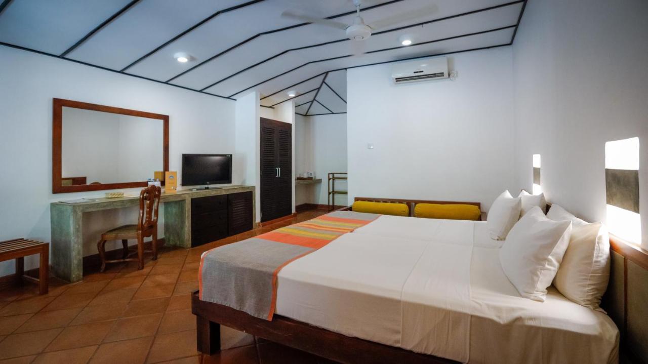 Nilaveli Beach Hotel Exterior photo