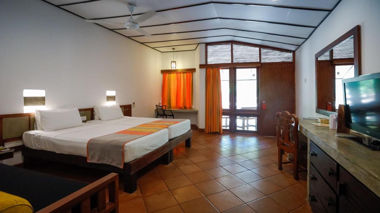 Nilaveli Beach Hotel Exterior photo